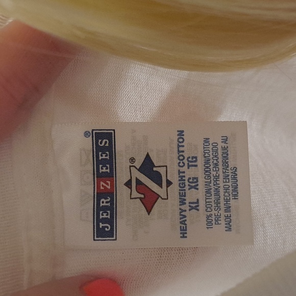 New Vintage Budweiser King of Beers Bowtie Design White and Red Logo T-S… - Picture 4 of 6